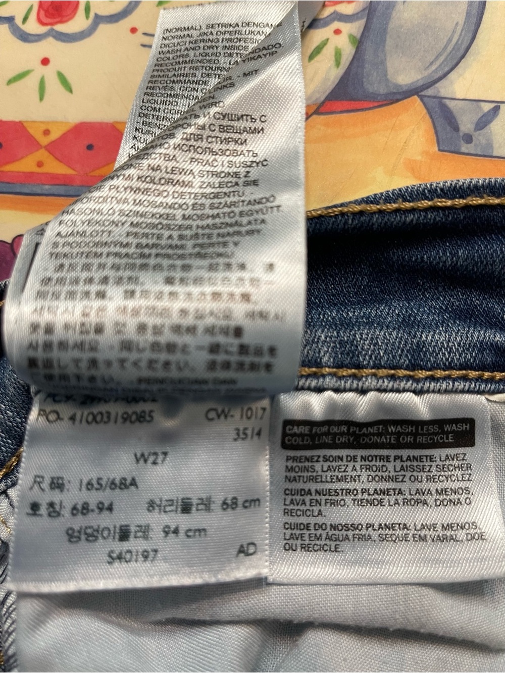 Women’s Levi's Denim Bermudas or Shorts. Excellent Cond. size 27”. Size4 - Picture 5 of 8